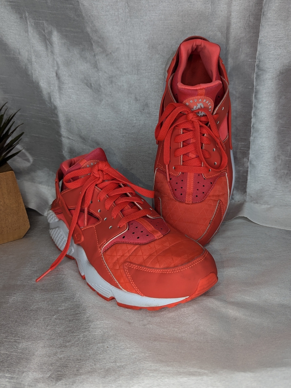 Nike Air Huarache Team Red Size 10 Low Top Lace-Up Sneakers 318429-608